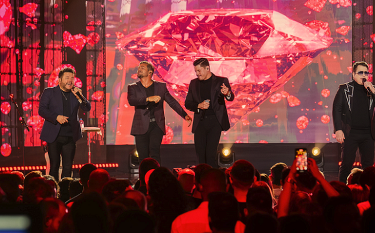 Bruno e Marrone regravam sucesso de Henrique e Diego