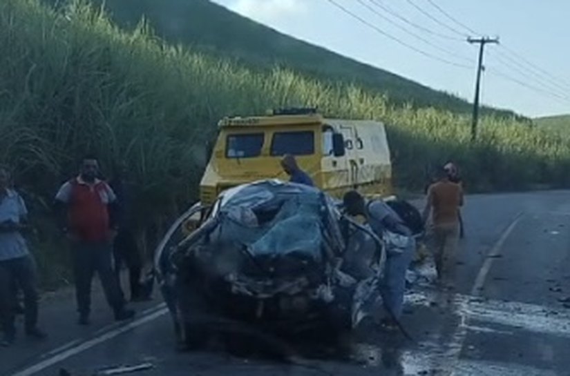 Três pessoas morrem e uma fica ferida em acidente entre carro-forte e veículo de passeio na AL-413