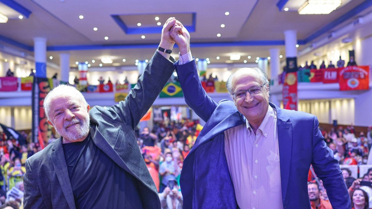Apoiado por 87 movimentos populares, Lula diz que quem vai mudar o país é o povo