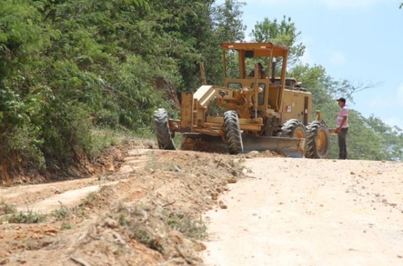 Renan Filho relança obra da AL-145 em Água Branca e Mata Grande
