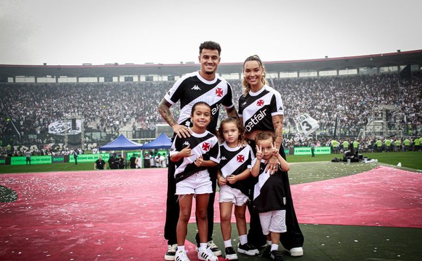 Filhos de Coutinho dançam ao som de novo 'hit' em homenagem ao jogador: 'Barreira vai virar baile'