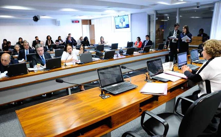 Regulamentação da vaquejada passa em comissão do Senado e pode seguir para a Câmara