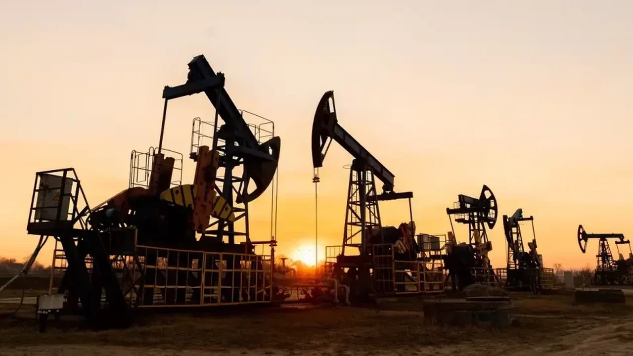 Rússia alerta para grave dano ambiental após vazamento de petróleo de tanqueiros em Krasnodar