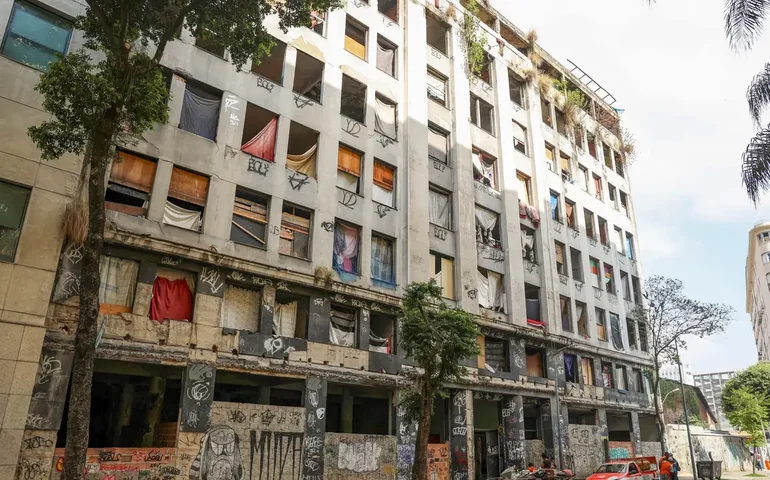 Ocupação Zumbi dos Palmares terá que sair de prédio abandonado no Rio
