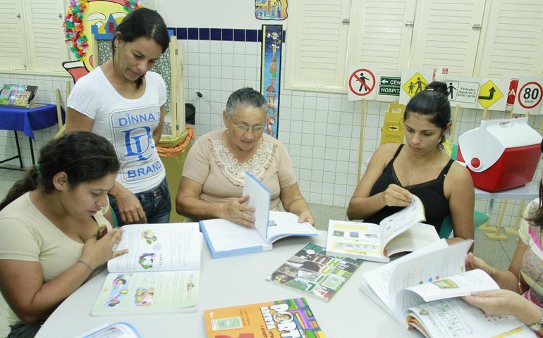 Programa de Alfabetização de Jovens e Adultos está com inscrições abertas para professores alfabetizadores