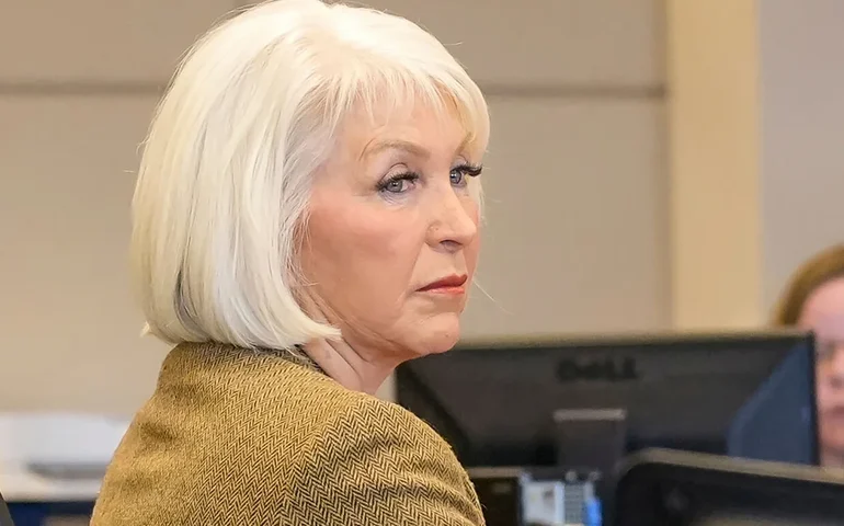 Tribunal do Colorado ordena nova sentença para ex-funcionário do condado envolvido em esquema de fraude eleitoral