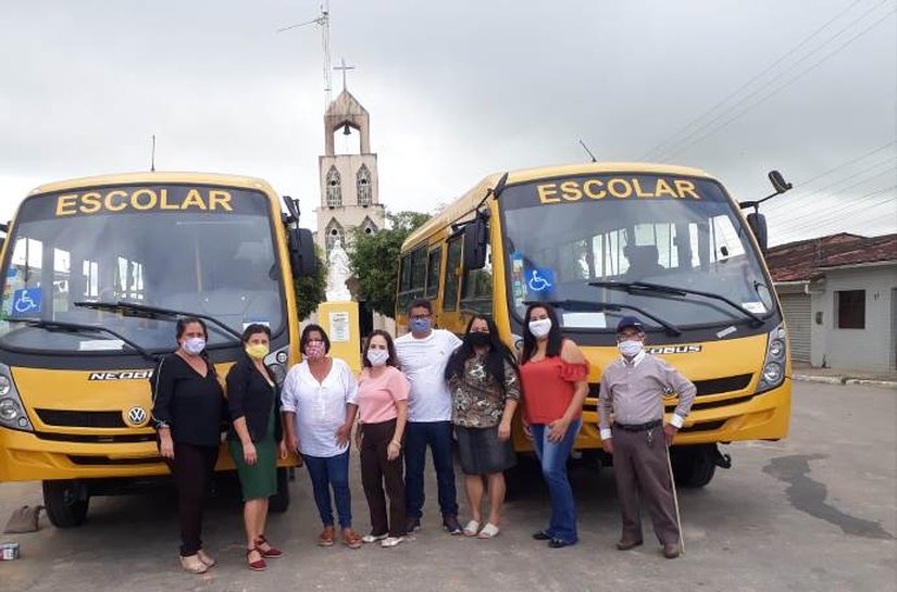 Após indicação de Rodrigo Cunha, Chã Preta ganha três ônibus escolares