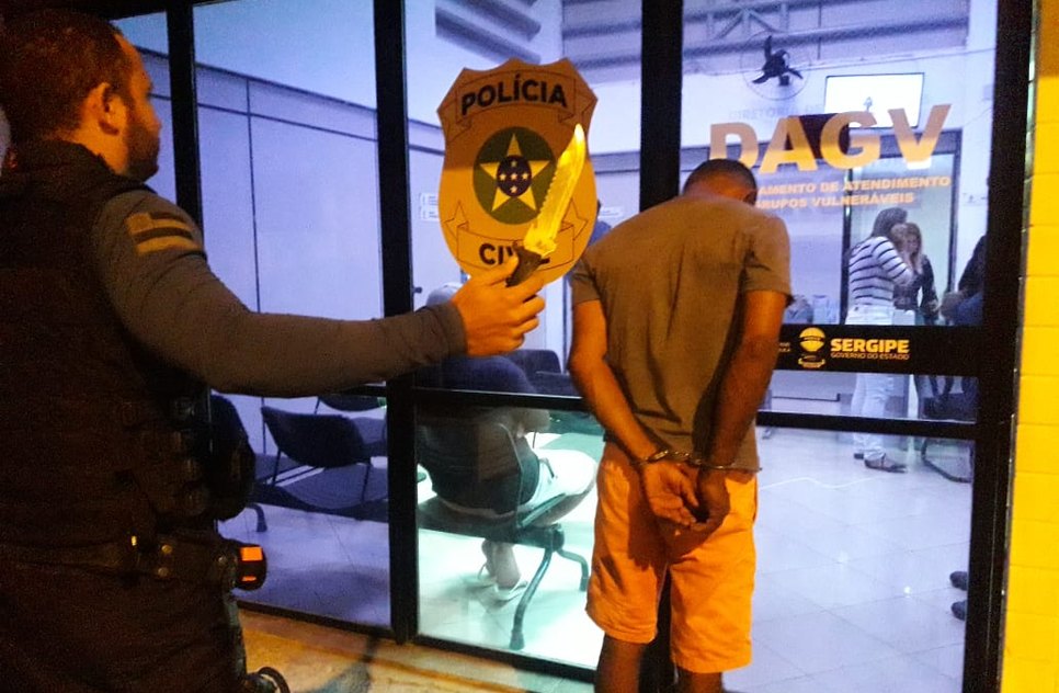 HOMEM PRESO LEI MARIA DA PENHA NO DIA / Foto: GMA