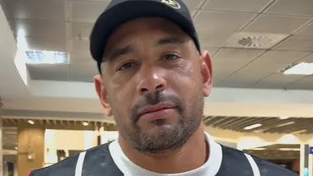 Maçaneta cai durante apresentação de Diego Souza no Joinville