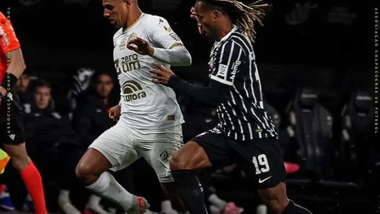 Corinthians é derrotado pela lanterna Chapecoense e sofre a 4ª derrota consecutiva no Brasileirão