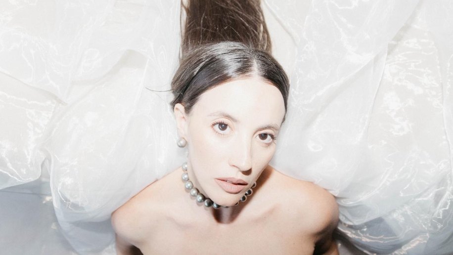 Cantora Flora se apresenta no Theatro Homerinho no próximo sábado (24) com show inédito