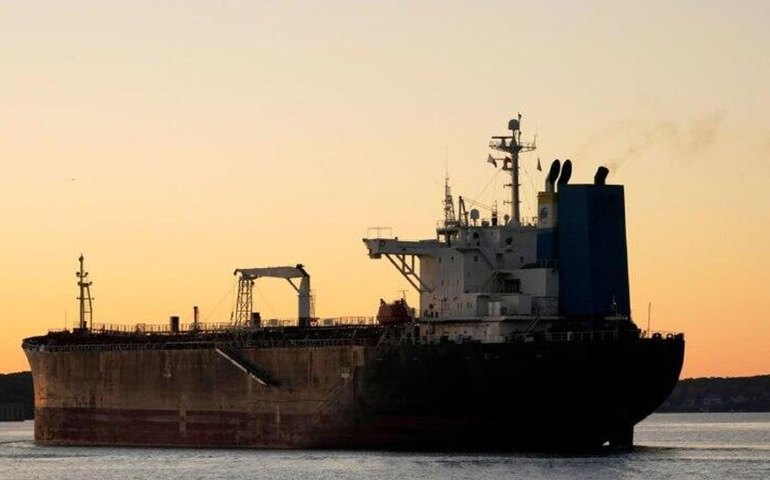 Relatos indicam tentativa de embarque em petroleiro russo
