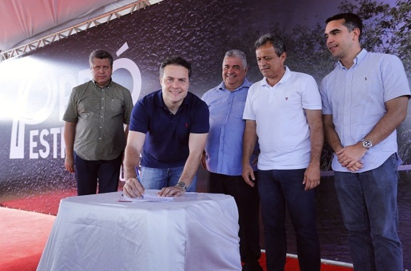 Renan Filho leva obras e serviços do Estado à Grota do Canaã