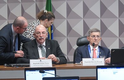Aprovado relatório da MP que fixa preços mínimos no transporte de cargas      