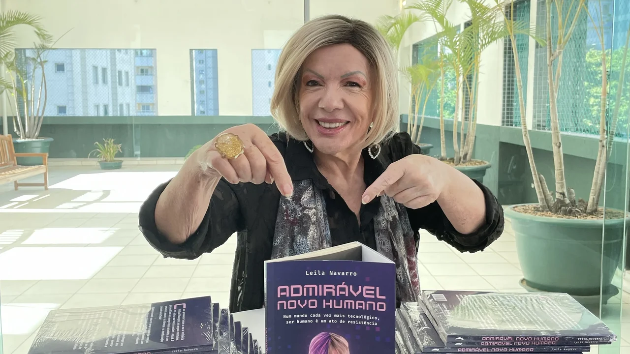 Leila Navarro lança livro que propõe uma reflexão sobre o que significa continuar humano na era da inteligência artificial