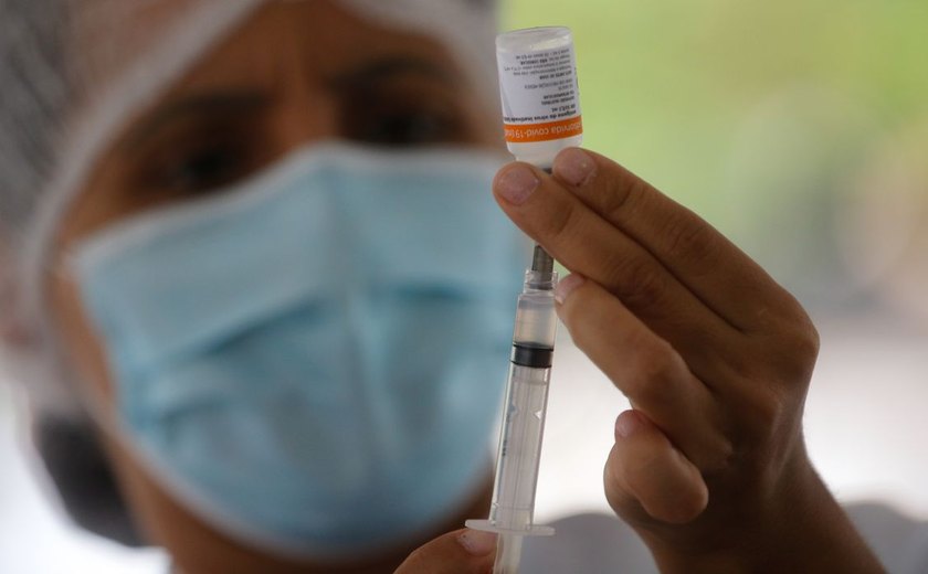 Cobertura vacinal e redução de filas na saúde são desafios do governo