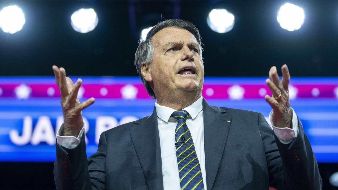 Jair Bolsonaro usa doações para pagar estadia de Eduardo nos EUA: 'Não está barato morar nos EUA'