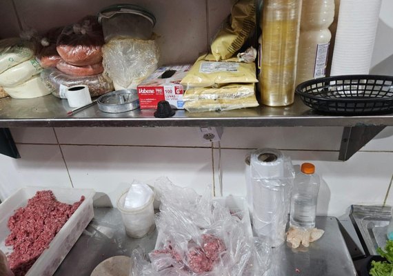 Vigilância Sanitária interdita passaporte irregular na Jatiúca