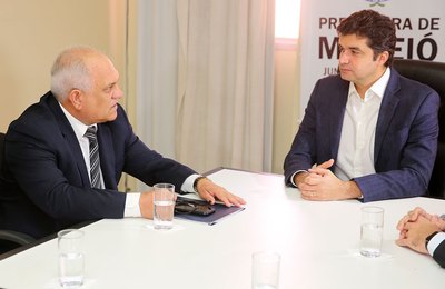 Presidente do TJ discute com prefeito Rui Palmeira celeridade das execuções fiscais 