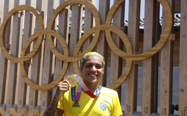 Por bi olímpico, Ana Marcela Cunha se desafia com mudança para Itália