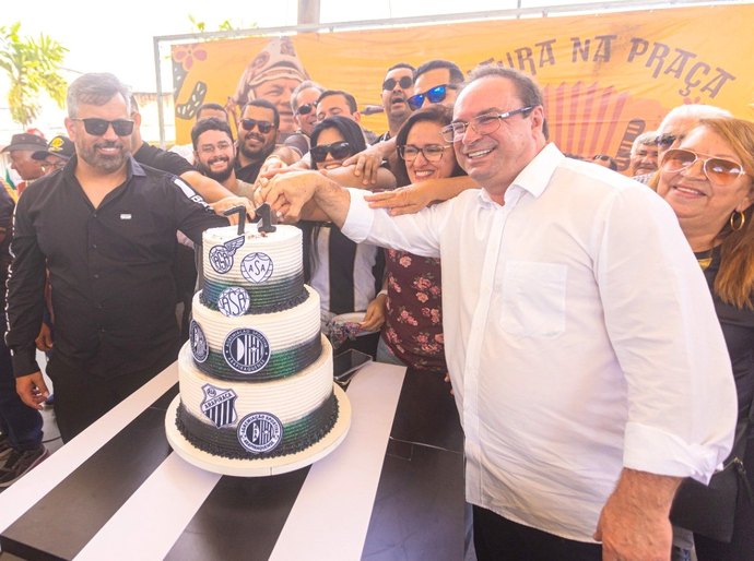 Prefeito Luciano parabeniza torcedores e diretoria do ASA pelos 71 anos de história