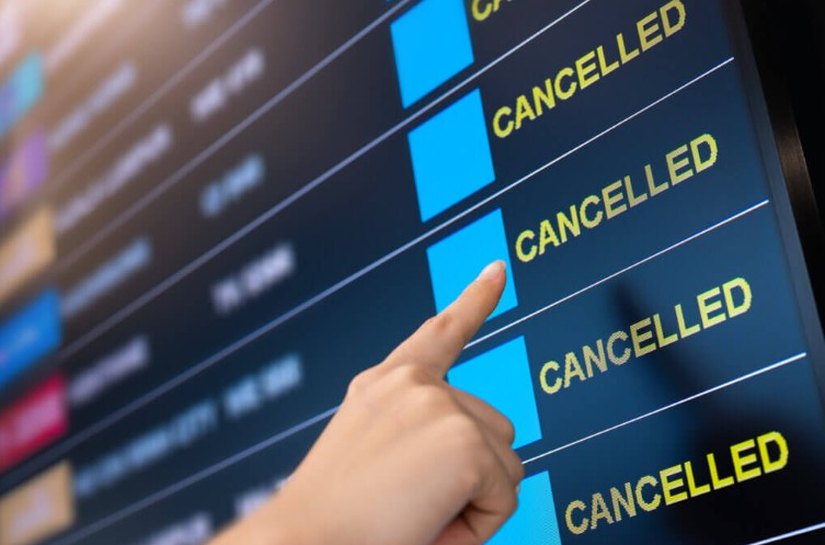 Cancelamentos de voos disparam e expõem fragilidade no transporte aéreo global