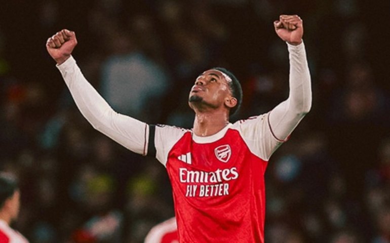 Arsenal conquista a Premier League após 22 anos e encerra longo jejum
