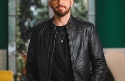O cantor Gustavo Mioto se apresenta em Maceió