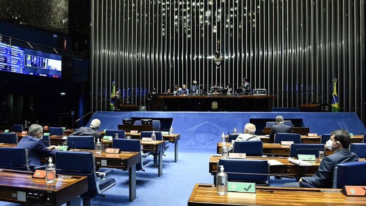 Com dinheiro e cargos, Centrão vai atrair maioria dos políticos na ‘janela’