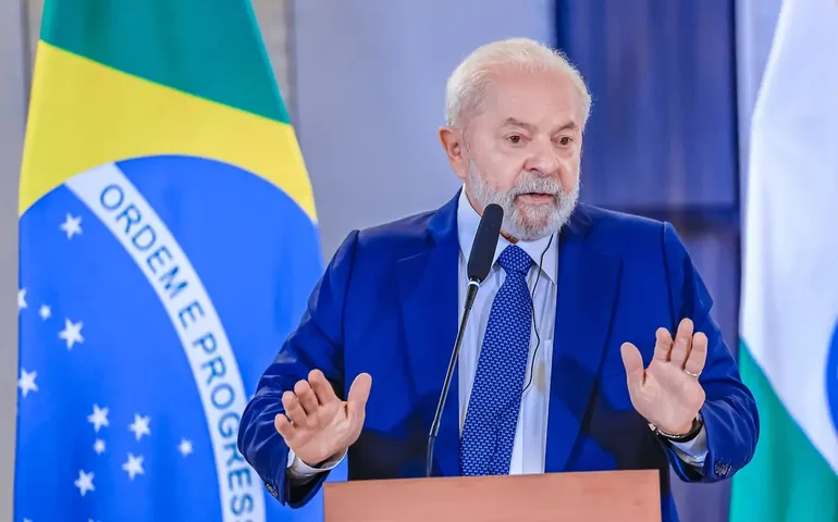 Lula e Putin lamentam cancelamento da viagem do brasileiro à Rússia
