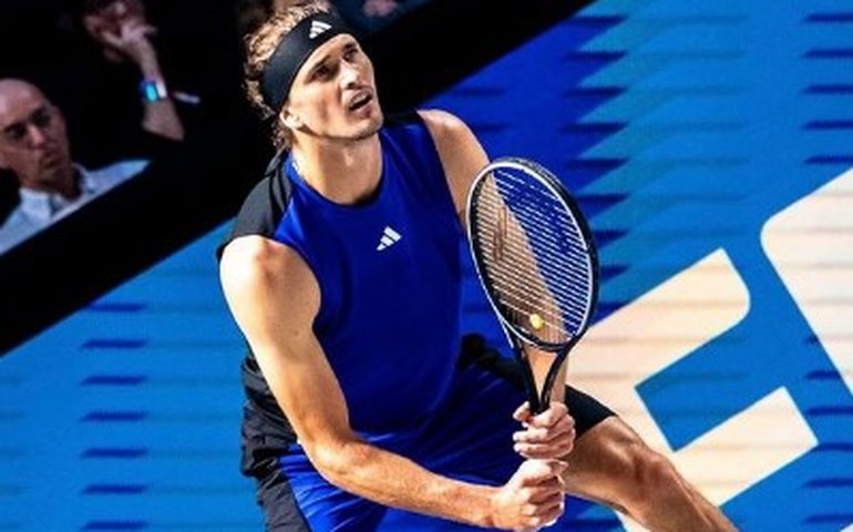 Zverev supera Tsitsipas em Paris e vai à 20ª semifinal de Masters 1000 da carreira