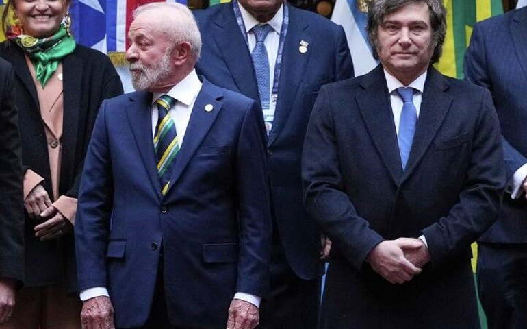 Tensão entre Milei e Lula aumenta em meio à assinatura do acordo Mercosul-UE, opinam analistas