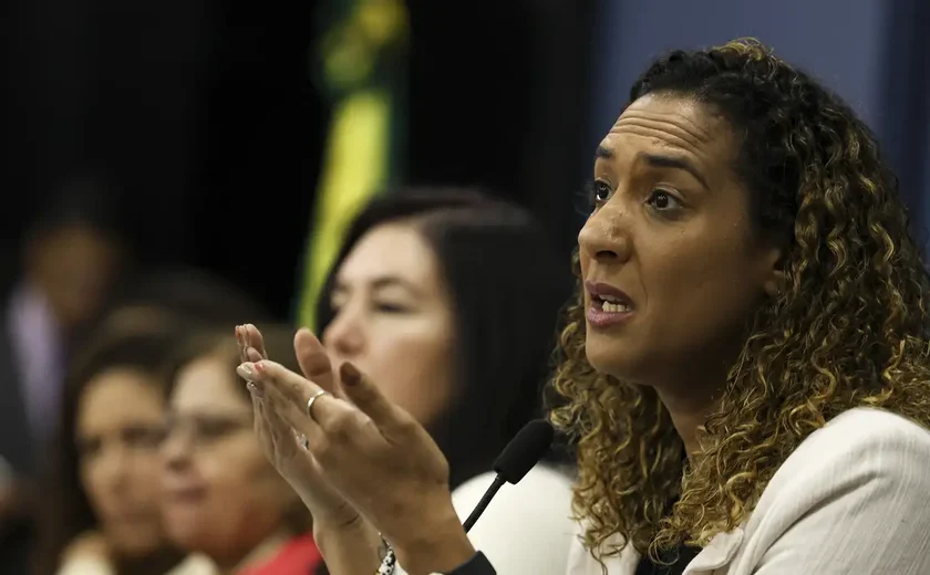 Ministra Anielle Franco depõe sobre acusações contra ex-ministro Silvio Almeida