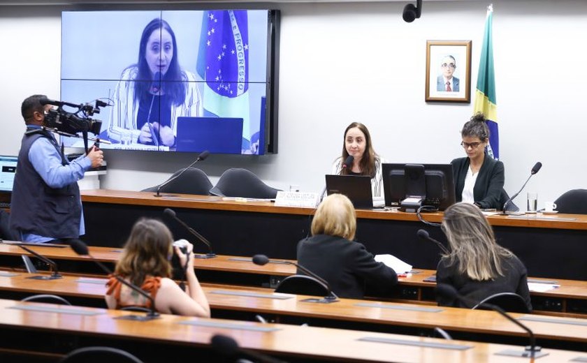 Especialistas defendem currículos educacionais feitos por técnicos e focados em conhecimentos específicos