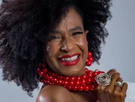 Izzy Gordon lança álbum com releituras de Jorge Aragão em show