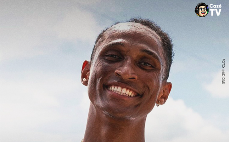 Alison dos Santos toca em barreira, mas se recupera e vai à final dos 400m no Mundial de Tóquio