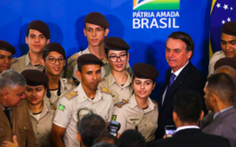 Flávio, Ciro Nogueira, Bia Kicis: aliados de Bolsonaro criticam fim de escolas cívico-militares