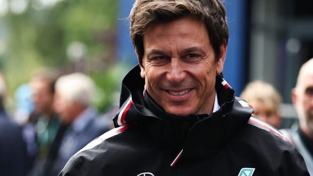 Toto Wolff quer colocar Mercedes na briga pelo título da F-1 em 2024: 'Há luz no fim do túnel'