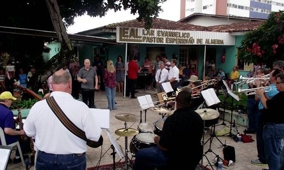 The Metro Big Band no Leal