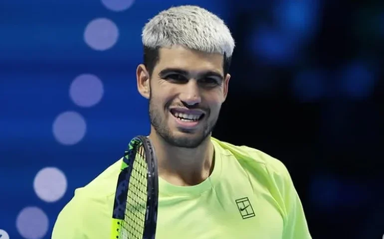 Alcaraz supera Auger-Aliassime e chega à final inédita do ATP Finals contra Sinner