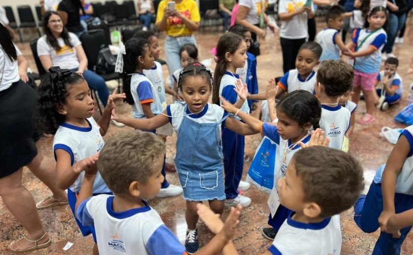 Espetáculo musical anima manhã de crianças da rede municipal na Bienal