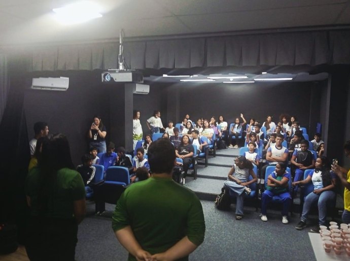Alurb realiza Cine-Árvore no Parque Biblioteca
