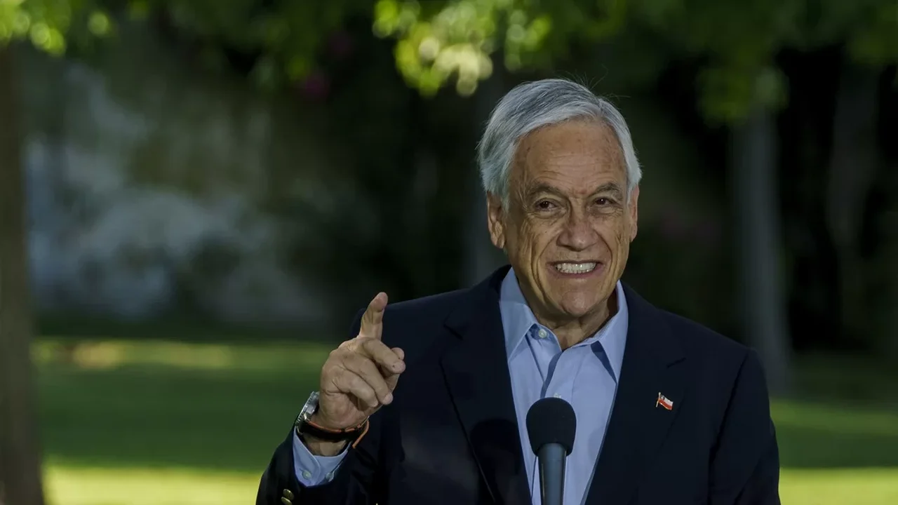 Familiares, políticos da esquerda à direita, e apoiadores dão último adeus ao ex-presidente Sebastián Piñera no Chile