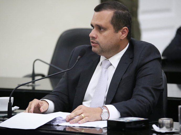 Fernando Pereira solicita que Estado reveja transferência de local do Instituto de Identificação de Teotônio