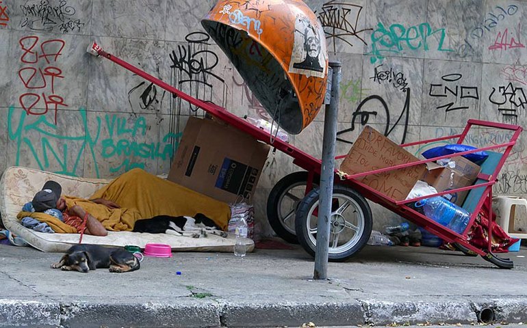 Pessoa em situação de rua poderá ter prioridade e gratuidade para obter documento