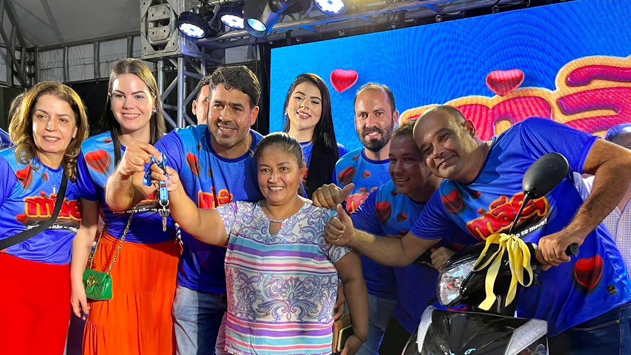 Mãe, amor que não se mede: Show de prêmios promovido por Fabinho Monteiro lota centro de Monteirópolis