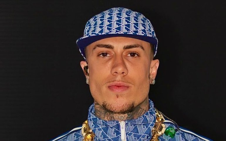 MC Daniel comemora derrota de Nego do Borel para MC Gui em ringue de boxe