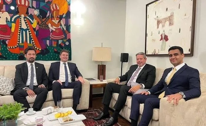 Políticos participaram de uma reunião na tarde desta terça