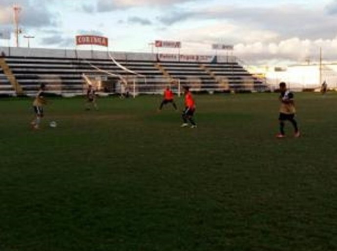 Elenco alvinegro vence o jogo-treino contra o sub-20