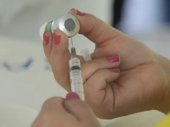 Campanha nacional de vacinação contra a gripe começa nesta segunda